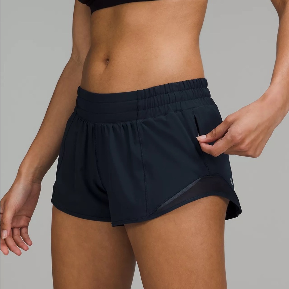EUC LuluLemon Hotty Hot Short 2.5inches True Navy size 6